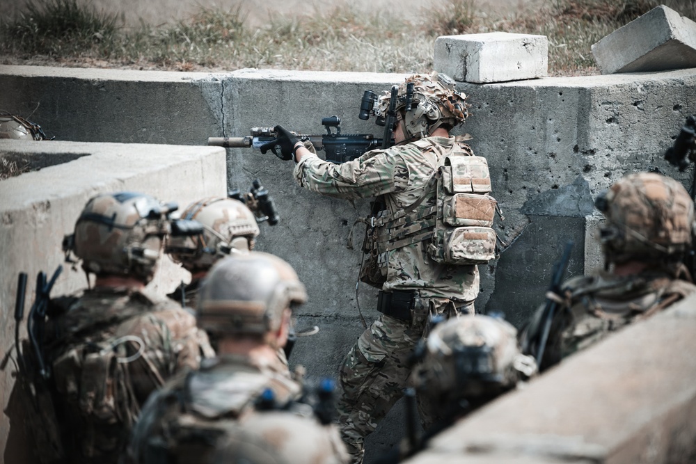3rd Special Forces Group (Airborne) Enhance Unconventional Warfare Skills in Live-Fire Exercise at JRTC