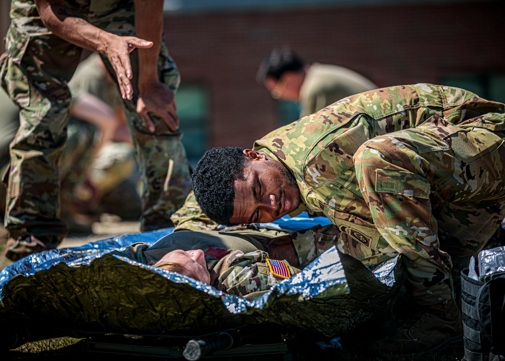 2-82 AHB conducts Combat Lifesaver Course
