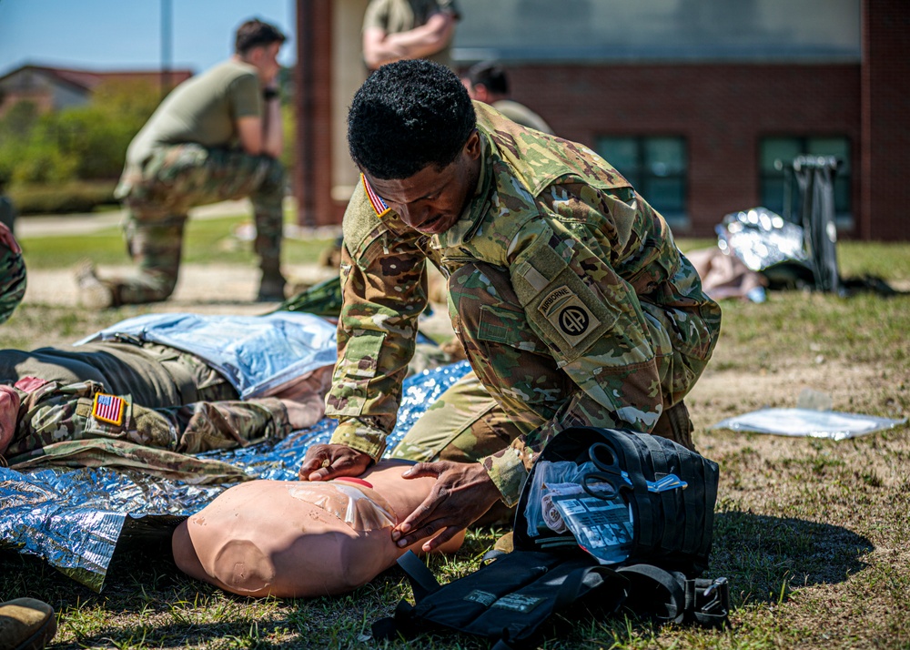 2-82 AHB conducts Combat Lifesaver Course