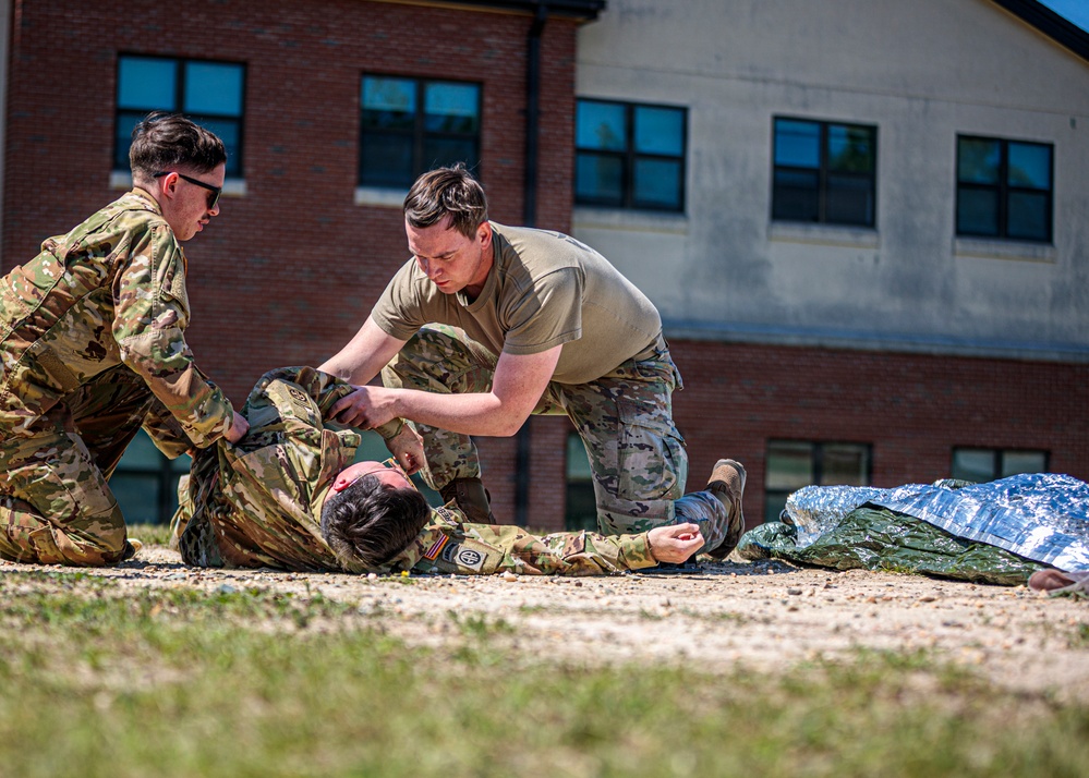 2-82 AHB conducts Combat Lifesaver Course