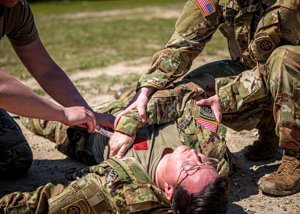 2-82 AHB conducts Combat Lifesaver Course