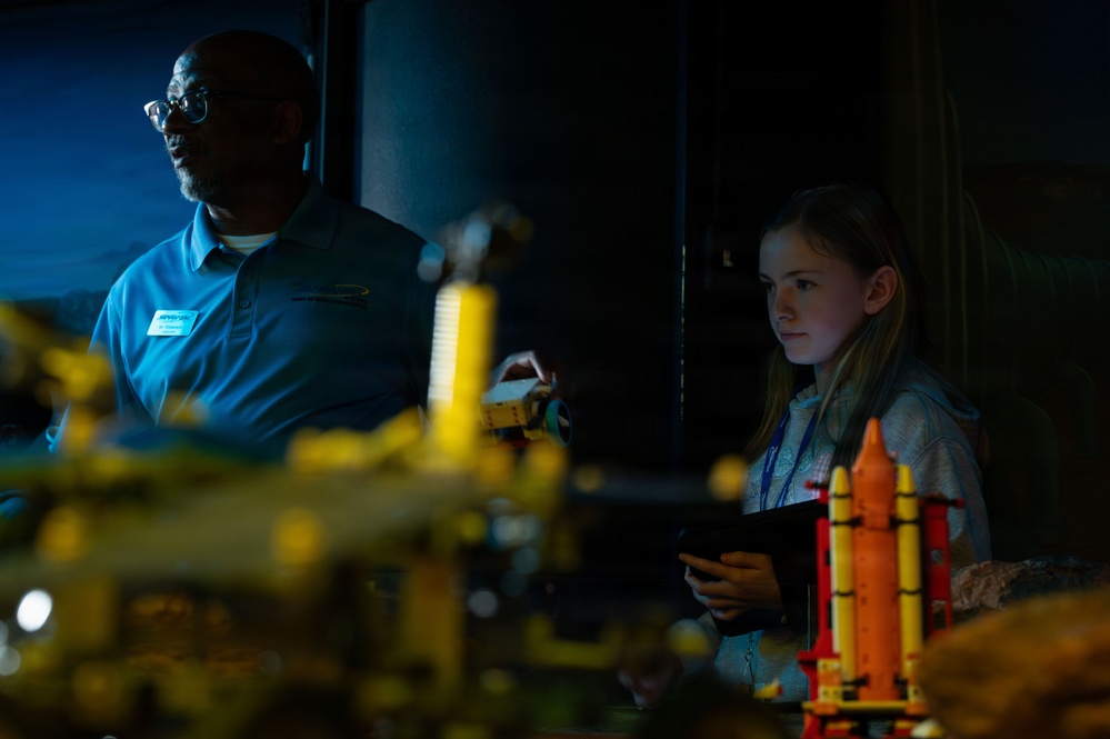 STARBASE Maxwell: Eyes on Artemis