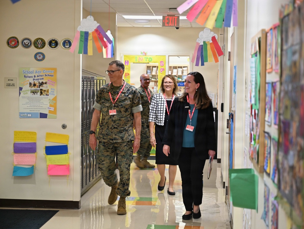 USAG Miami welcomes commander of U.S. Southern Command