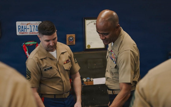 Commanding General of WRR Visits Recruiting Station Kansas City