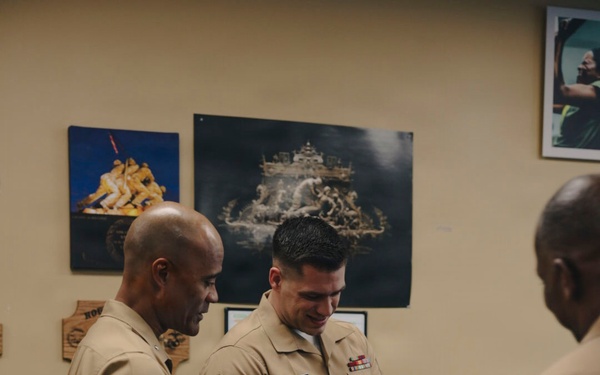 Commanding General of WRR Visits Recruiting Station Kansas City