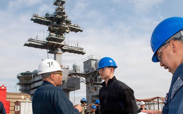 Sailor Recognized as Air Warfighter of the Week