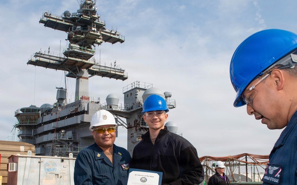Sailor Recognized as Air Warfighter of the Week