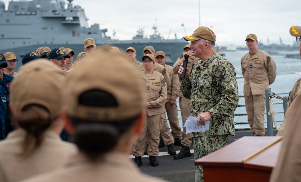 Rear Adm. Zerr Awards USS Benfold Bloodhound Reward