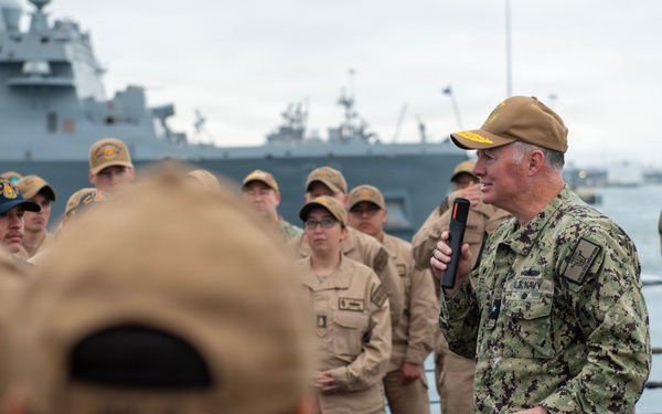 Rear Adm. Zerr Awards USS Benfold Bloodhound Reward