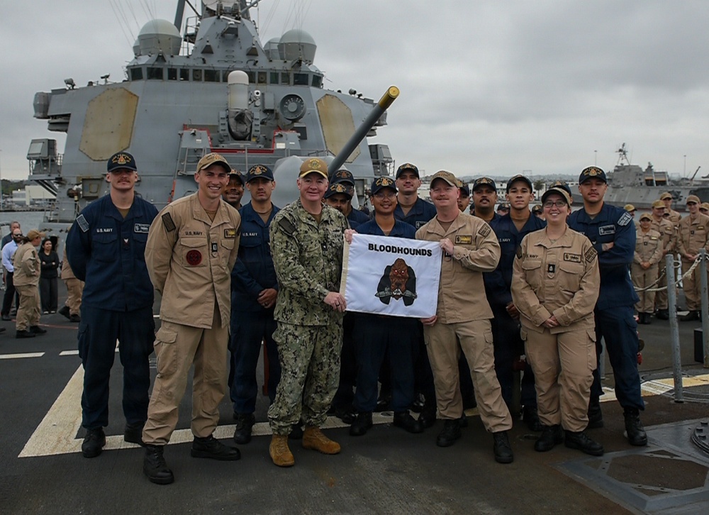 Rear Adm. Zerr Awards USS Benfold Bloodhound Reward