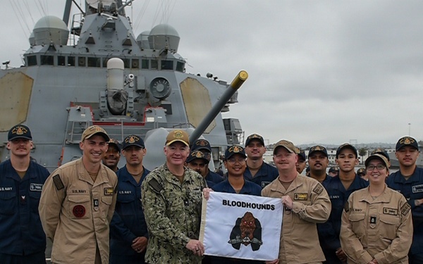 Rear Adm. Zerr Awards USS Benfold Bloodhound Reward