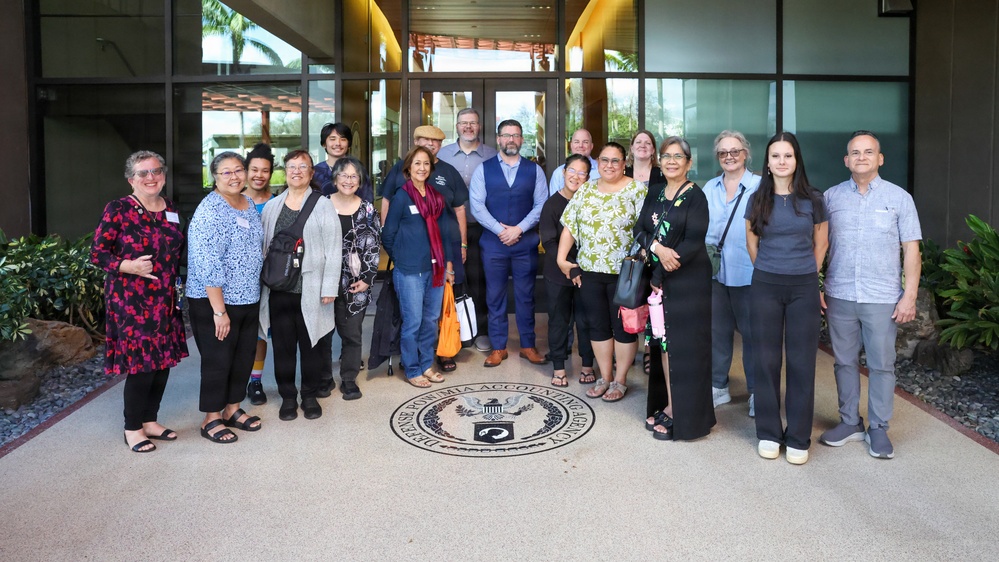 POW/MIA Families visit the DPAA Laboratory