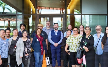 POW/MIA Families visit the DPAA Laboratory