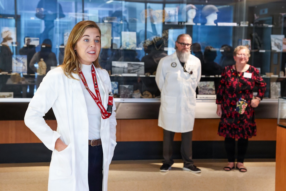 POW/MIA Families visit the DPAA Laboratory