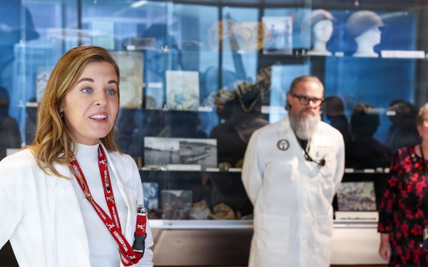 POW/MIA Families visit the DPAA Laboratory