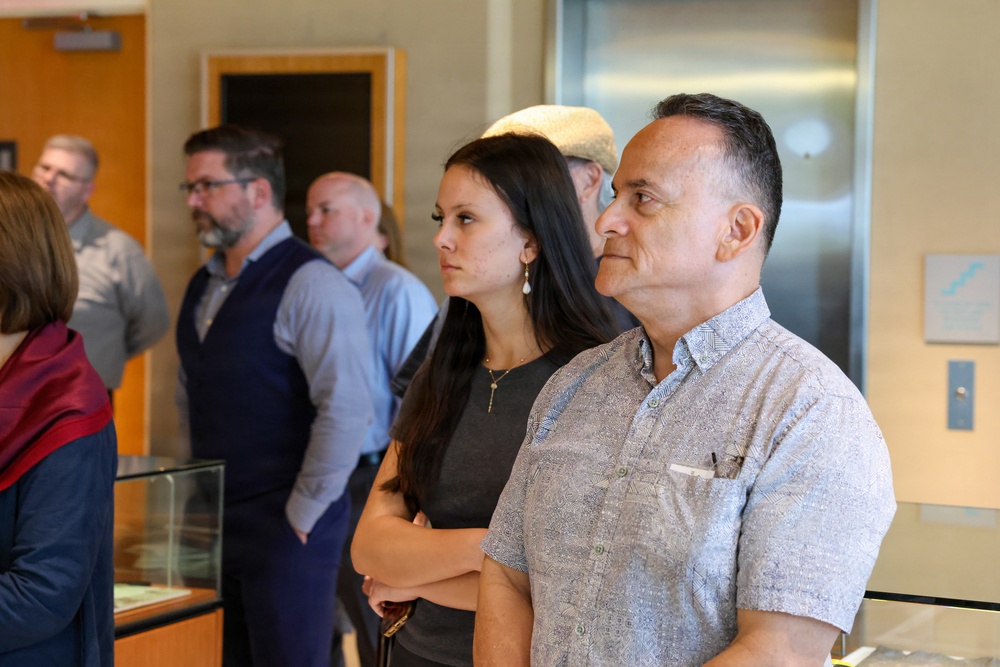 POW/MIA Families visit the DPAA Laboratory