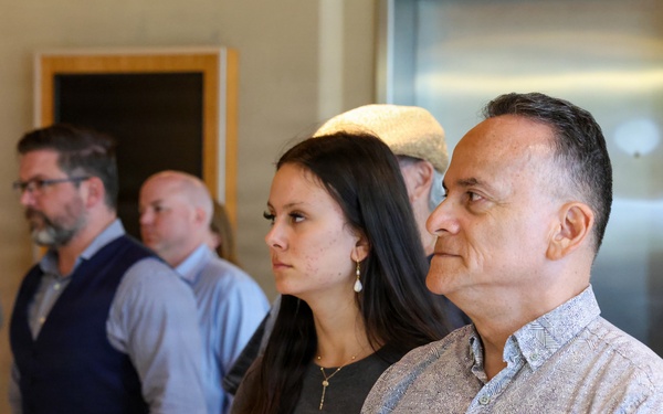 POW/MIA Families visit the DPAA Laboratory