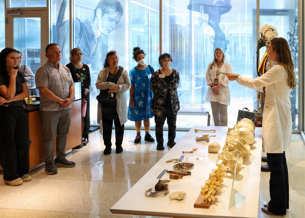 POW/MIA Families visit the DPAA Laboratory