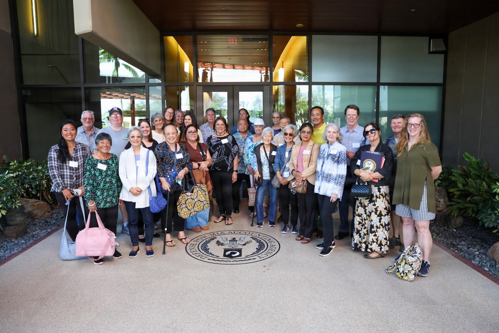 POW/MIA Families visit the DPAA Laboratory