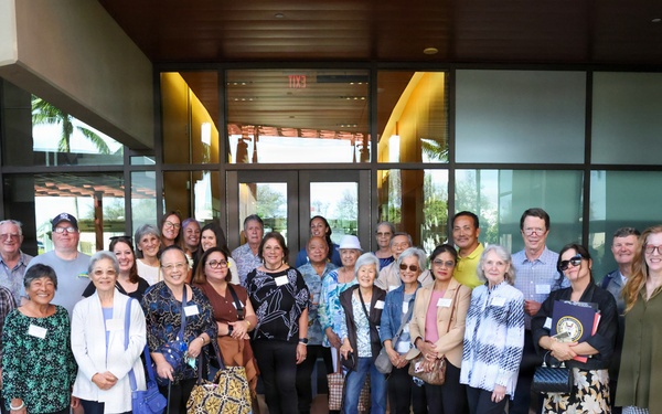 POW/MIA Families visit the DPAA Laboratory
