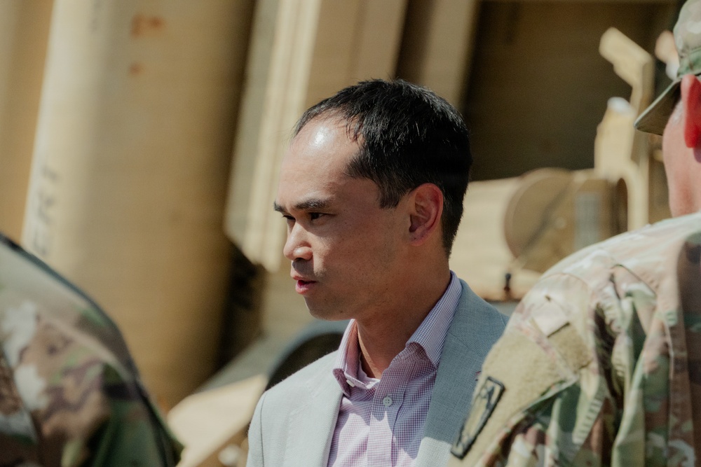Texas State Military Legislative Assistant visits with 1-62 ADA Soldiers