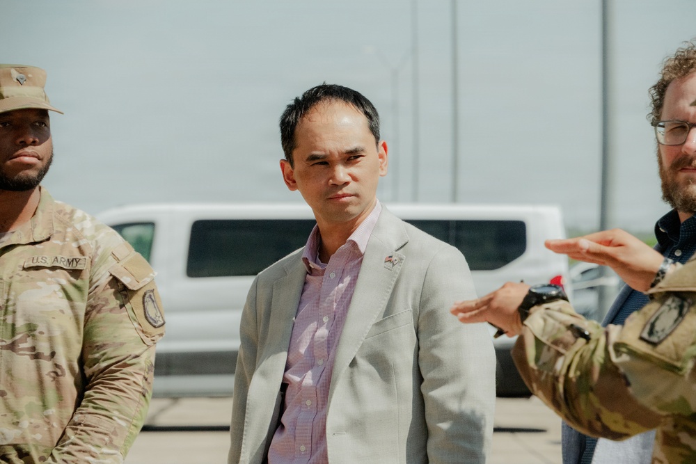 Texas State Military Legislative Assistant visits with 1-62 ADA Soldiers