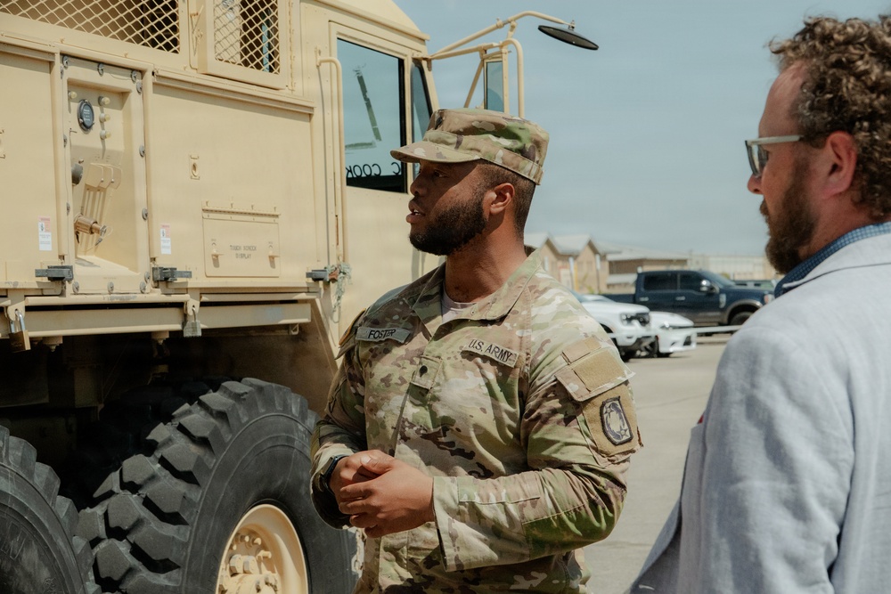 Texas State Military Legislative Assistant visits with 1-62 ADA Soldiers
