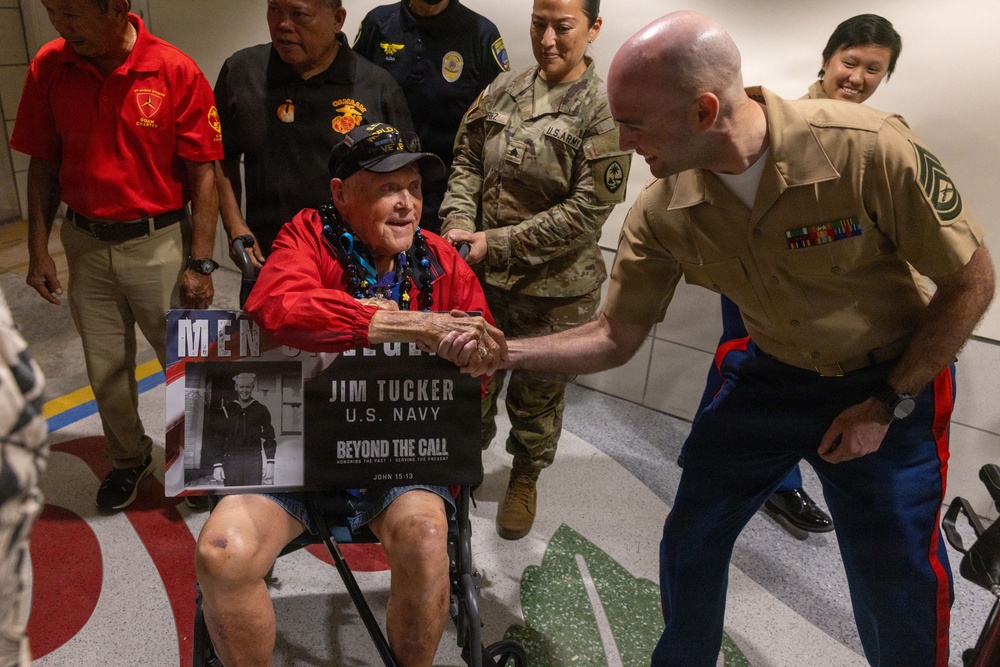 Marines welcome WWII Veterans to Guam