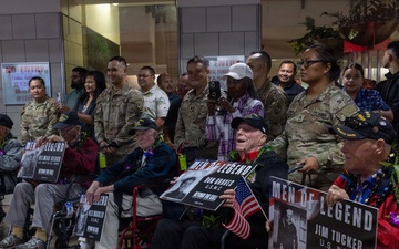 Marines welcome WWII Veterans to Guam