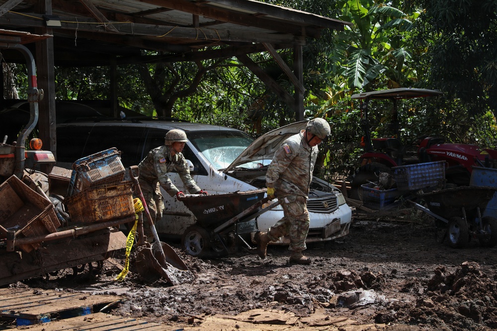 Hawaii National Guard assists Waialua residents with flood debris removal