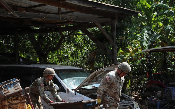 Hawaii National Guard assists Waialua residents with flood debris removal