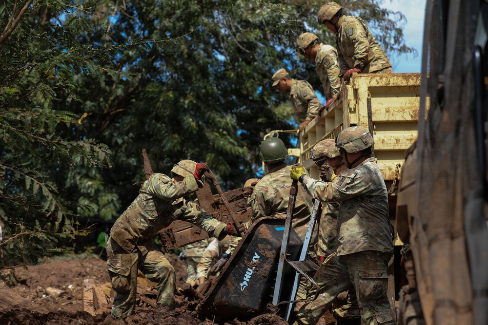 Hawaii National Guard assists Waialua residents with flood debris removal