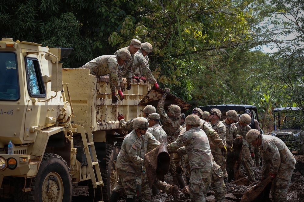 Hawaii National Guard assists Waialua residents with flood debris removal