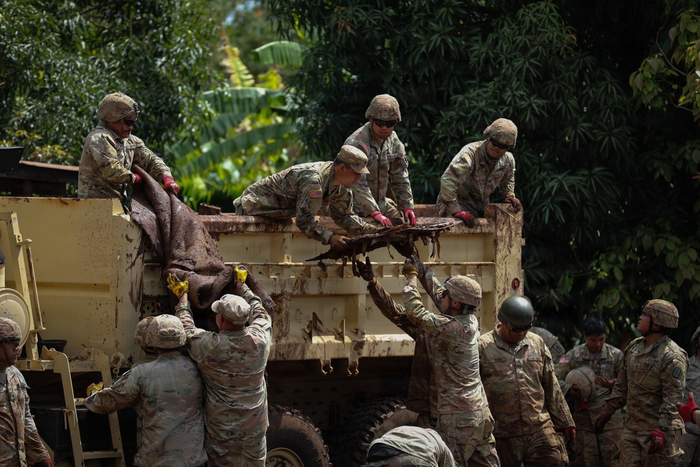 Hawaii National Guard assists Waialua residents with flood debris removal
