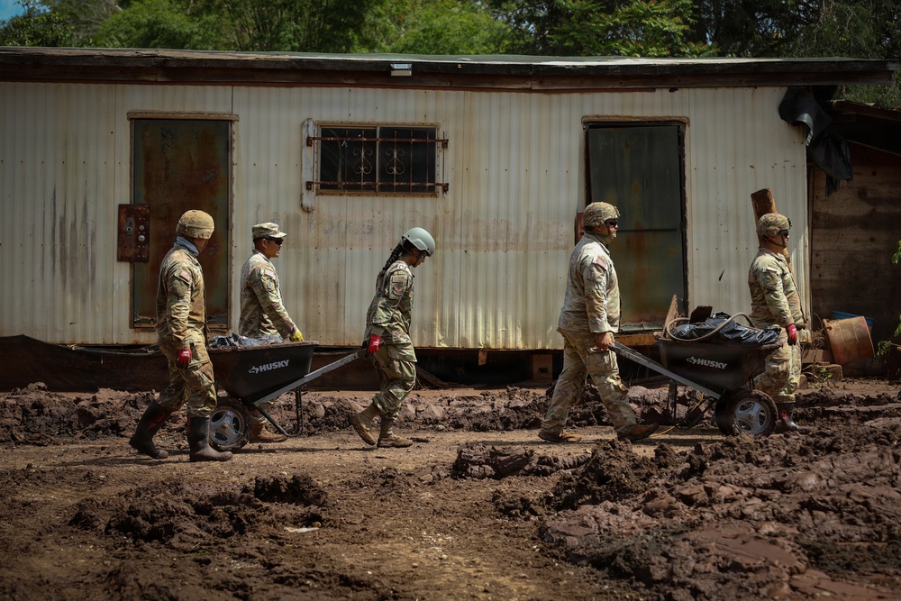 Hawaii National Guard assists Waialua residents with flood debris removal