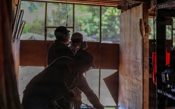 Hawaii National Guard assists Waialua residents with flood debris removal