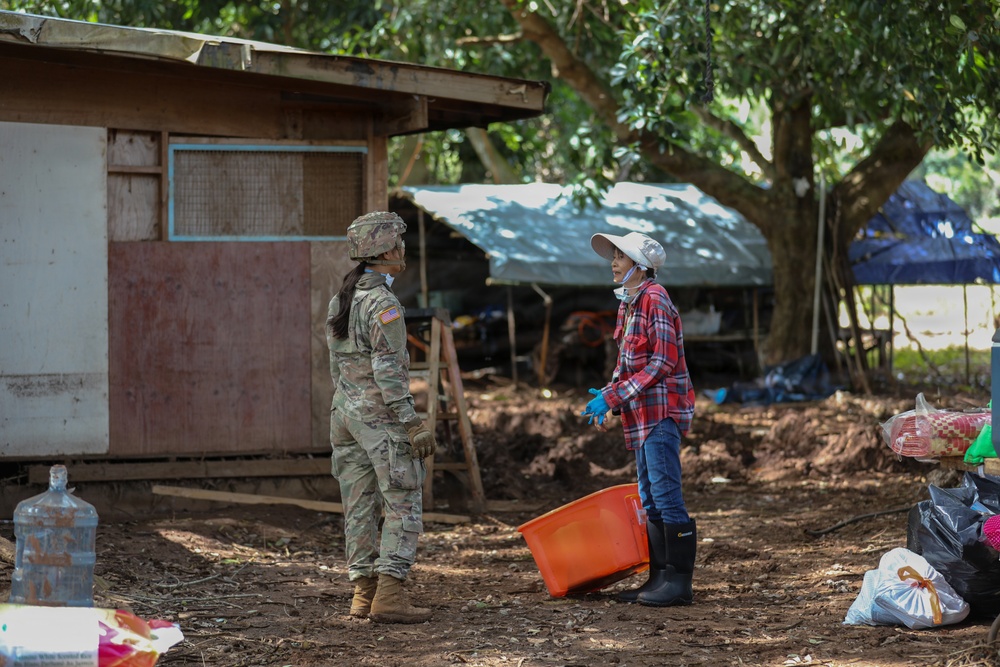 Hawaii National Guard assists Waialua residents with flood debris removal