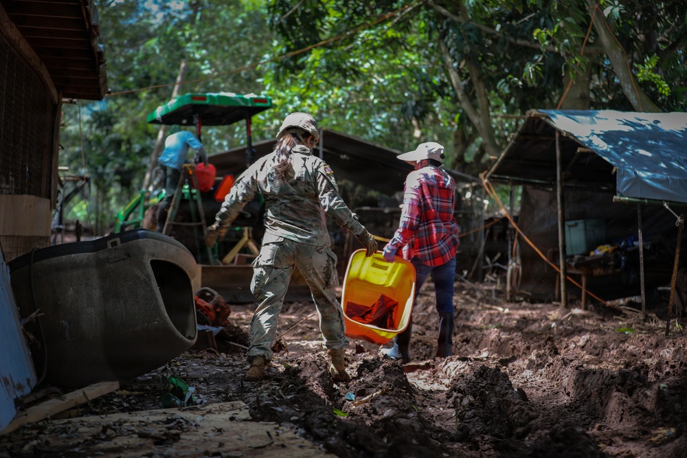 Hawaii National Guard assists Waialua residents with flood debris removal