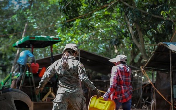 Hawaii National Guard assists Waialua residents with flood debris removal