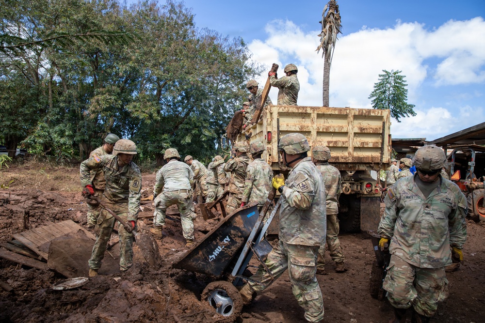 Hawaii National Guard assists Waialua residents with flood debris removal
