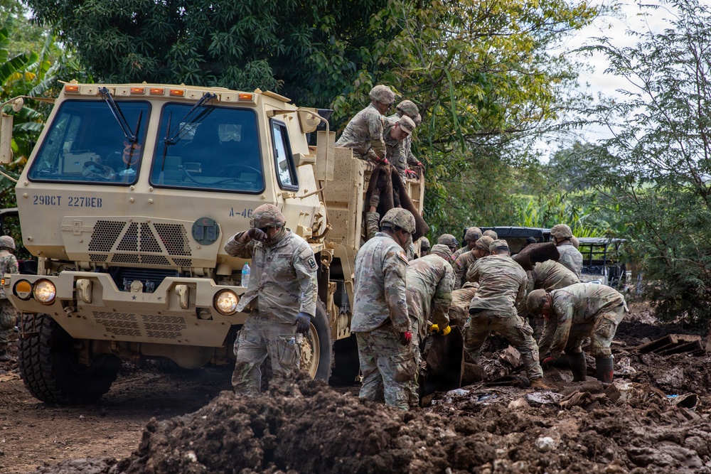 Hawaii National Guard assists Waialua residents with flood debris removal