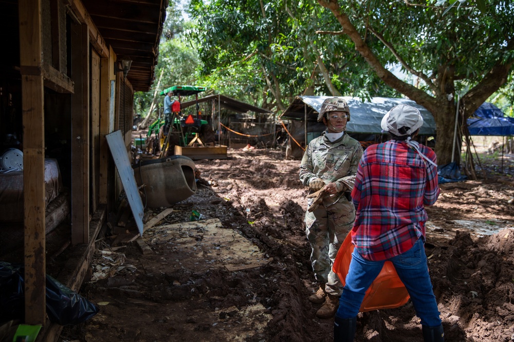 Hawaii National Guard assists Waialua residents with flood debris removal