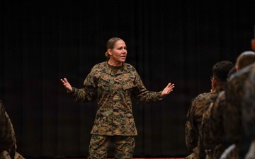 MARFORPAC leadership visits MAG-12