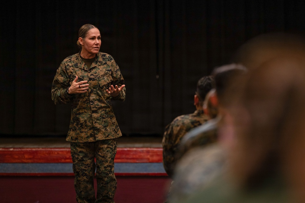 MARFORPAC leadership visits MAG-12