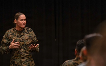 MARFORPAC leadership visits MAG-12