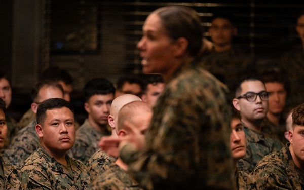 MARFORPAC leadership visits MAG-12