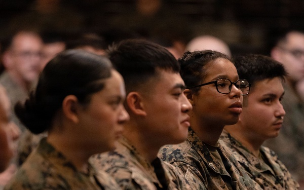 MARFORPAC leadership visits MAG-12