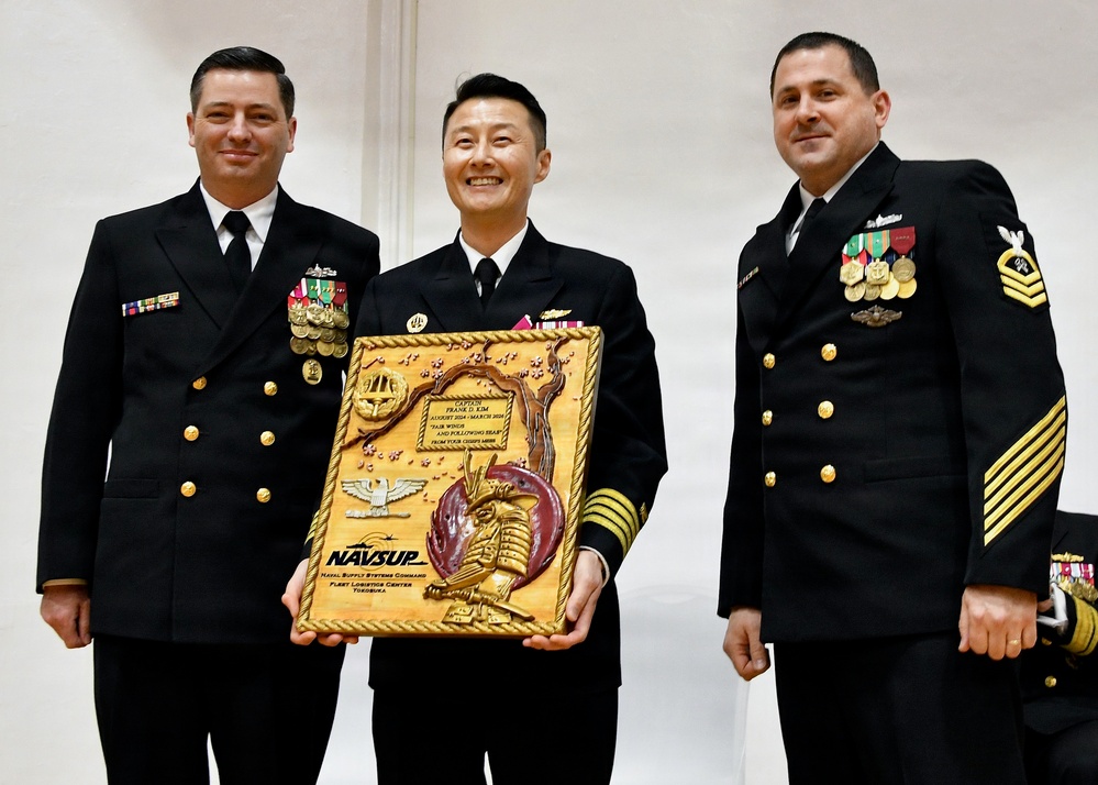 NAVSUP FLC Yokosuka Holds Change of Command Ceremony