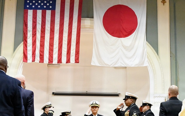 NAVSUP FLC Yokosuka Holds Change of Command Ceremony