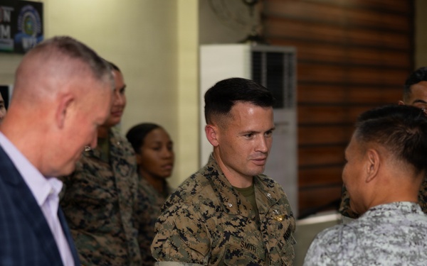 U.S. Marines with MRF-SEA Meet with NOLCOM Commanding General